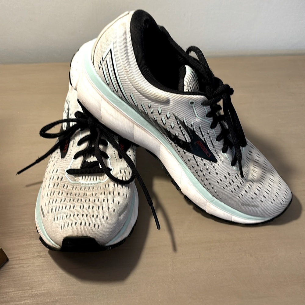 Brooks Ghost 13 sneakers USED.
